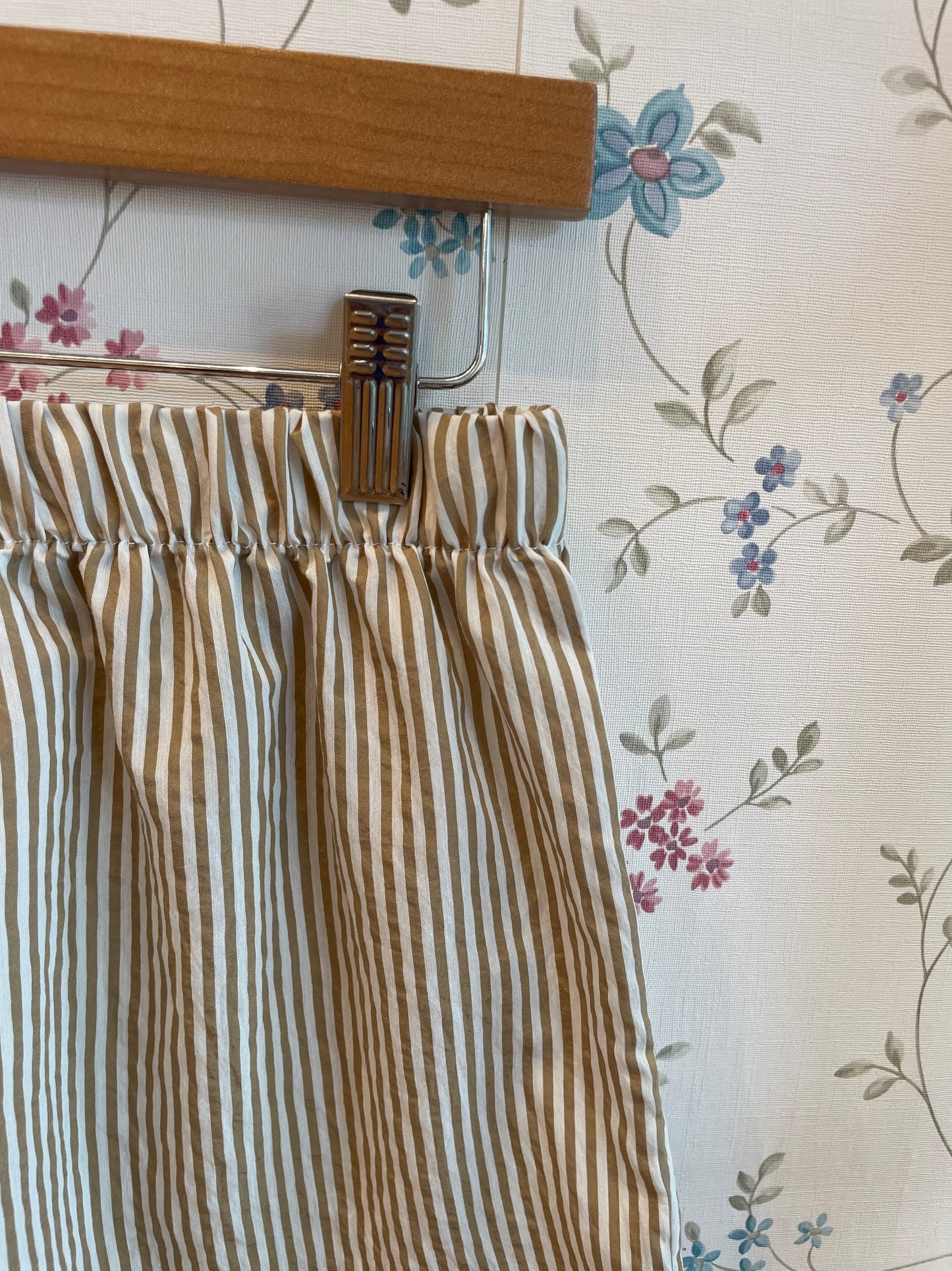 Shorts in cotone righine ocra