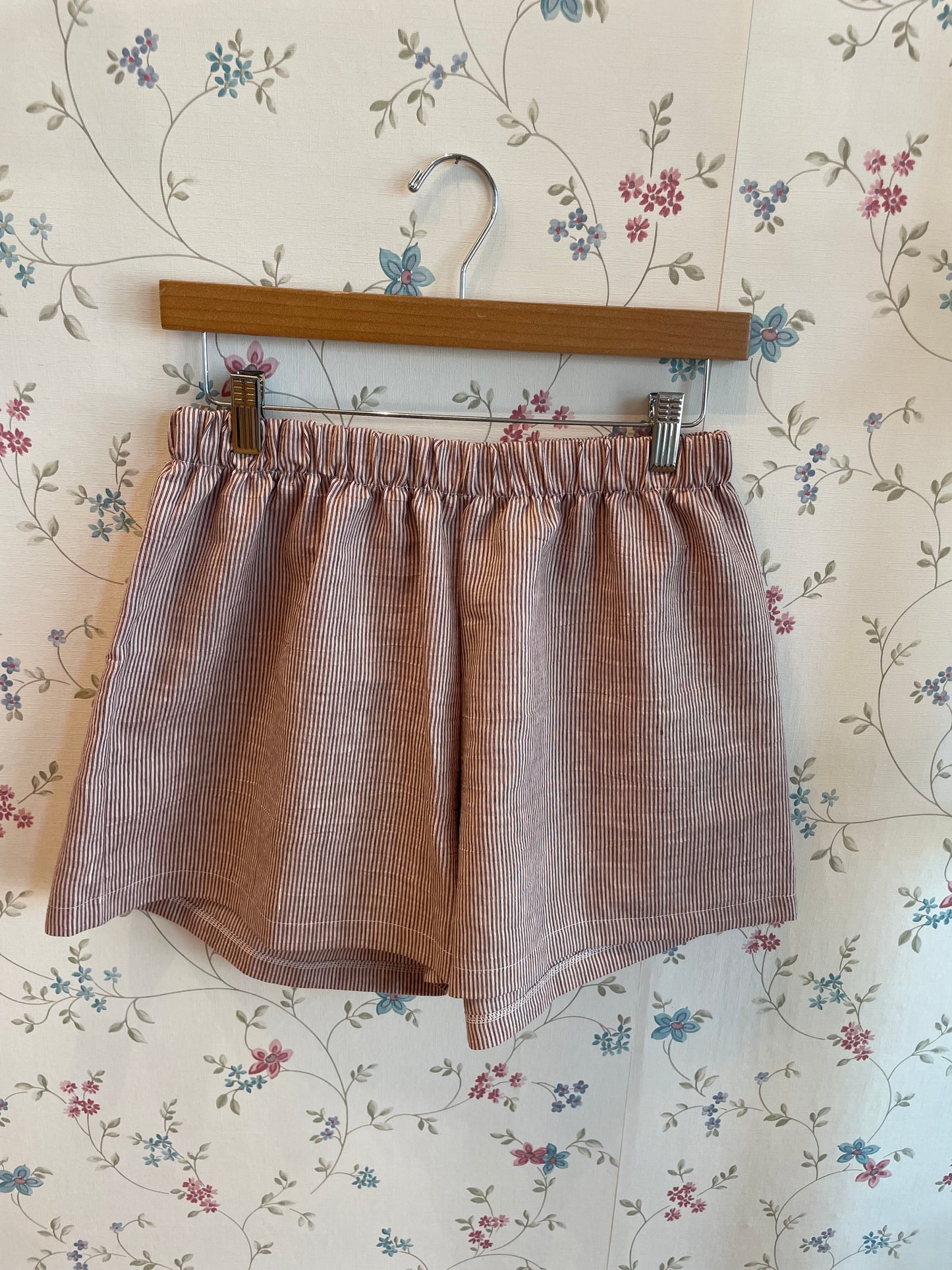 Shorts in lino righine rosa e prugna