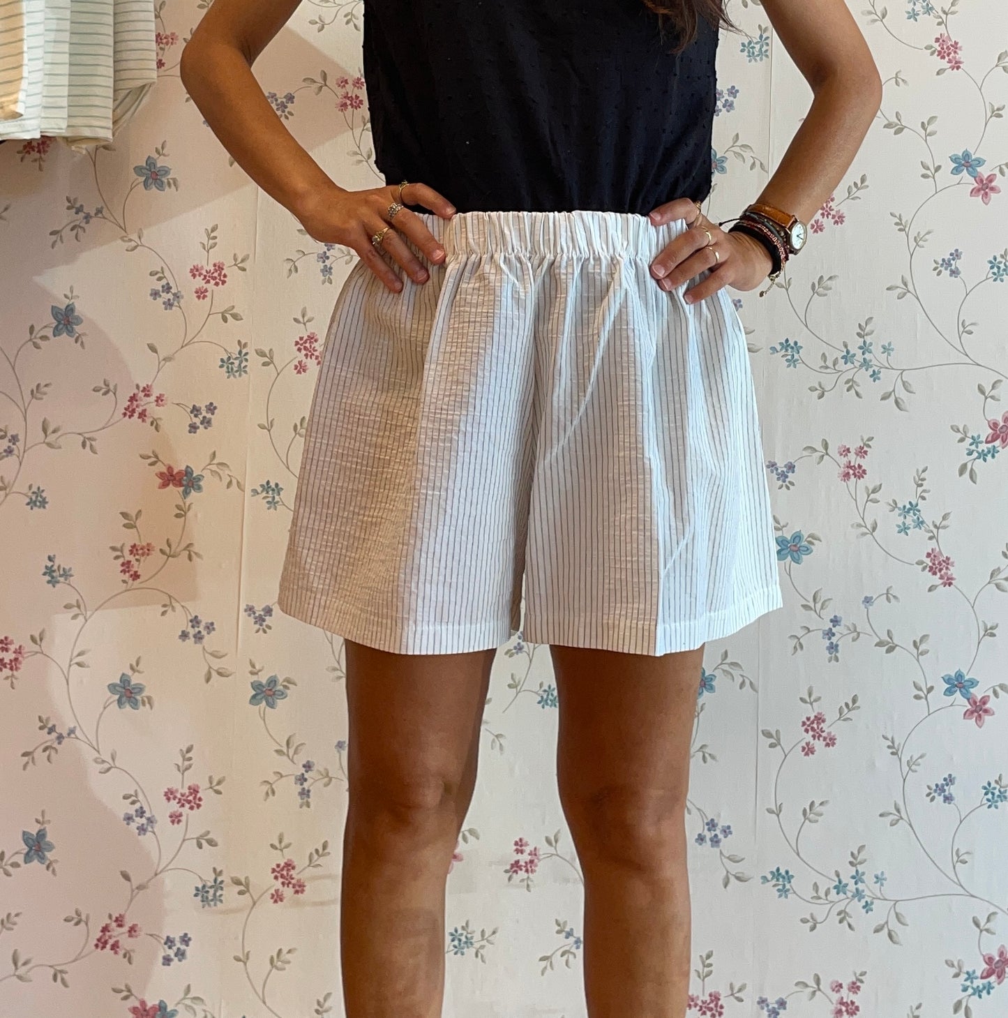 Shorts in cotone bianco righine grafite