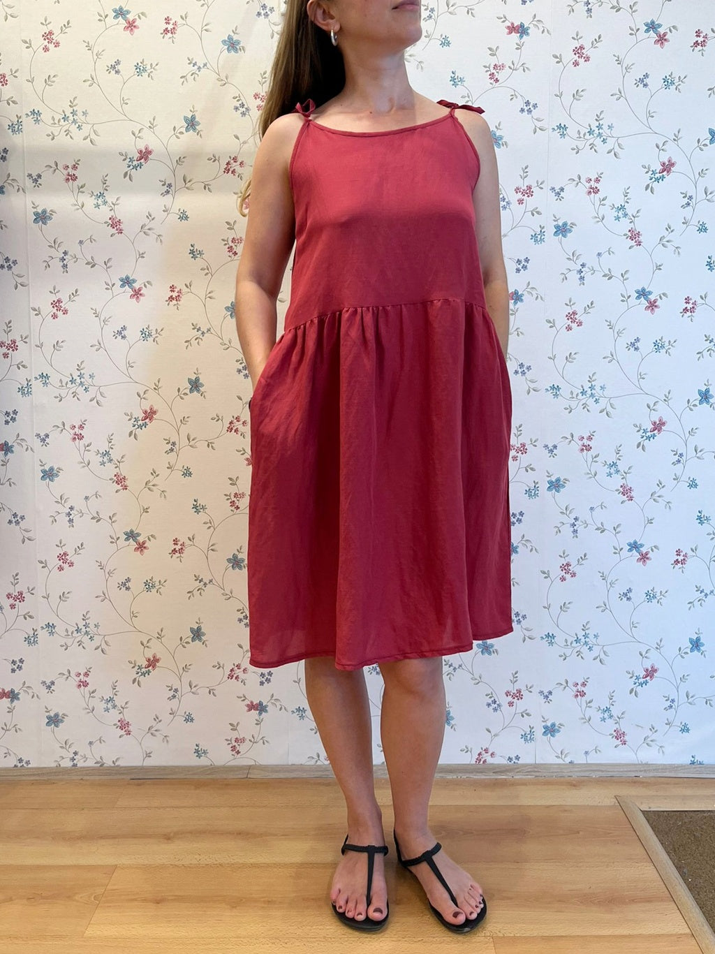 Abitino fiocchetti lino lampone