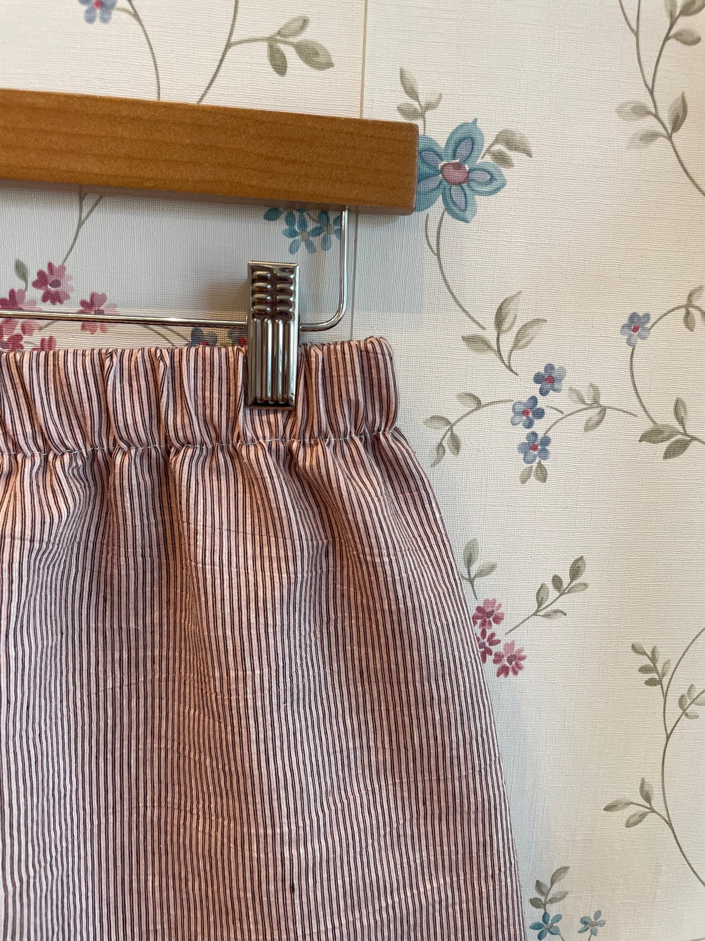 Shorts in lino righine rosa e prugna