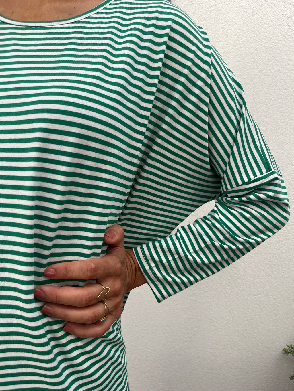 Maglia Tsuki verde e bianco a righe