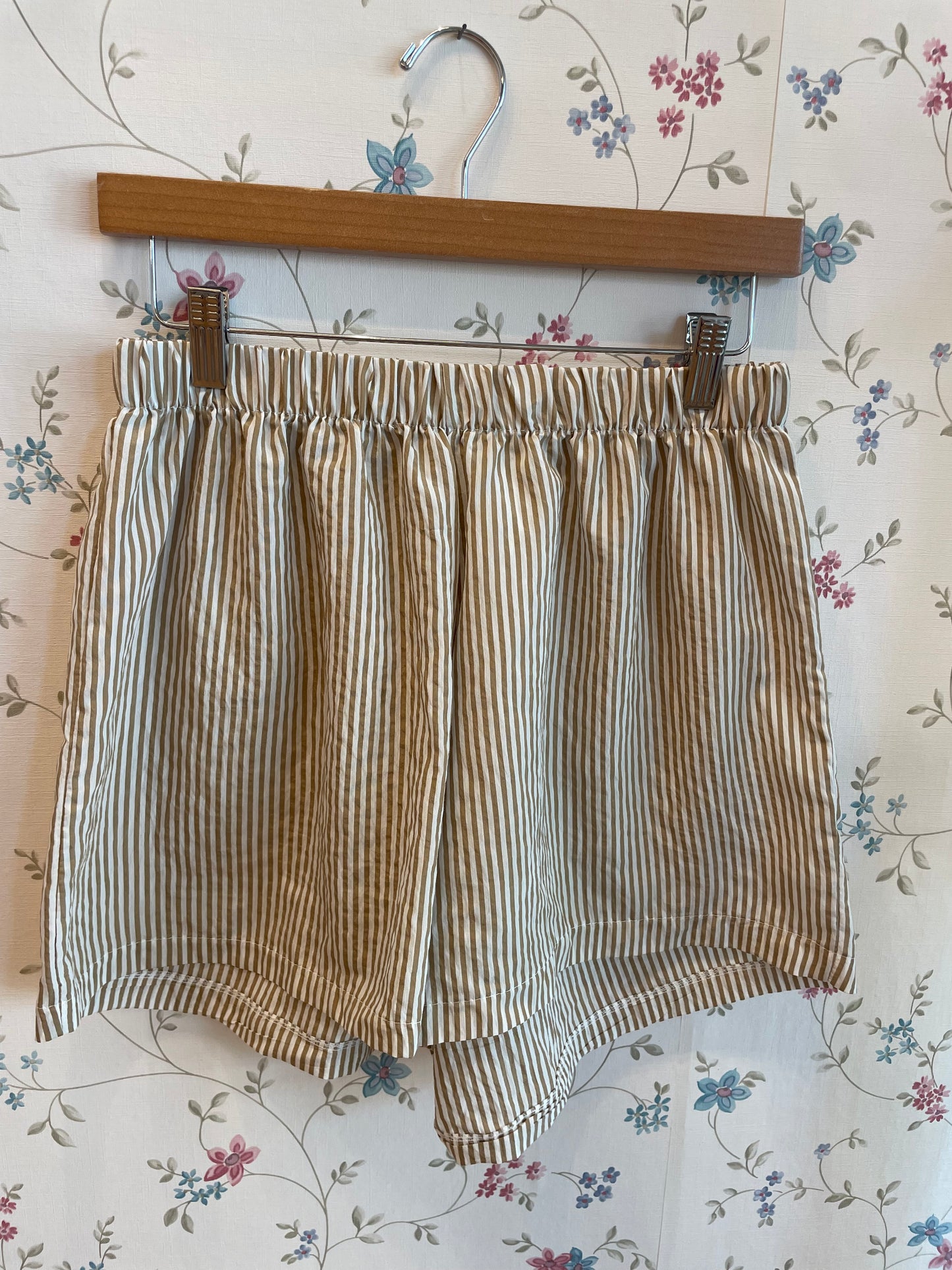 Shorts in cotone righine ocra