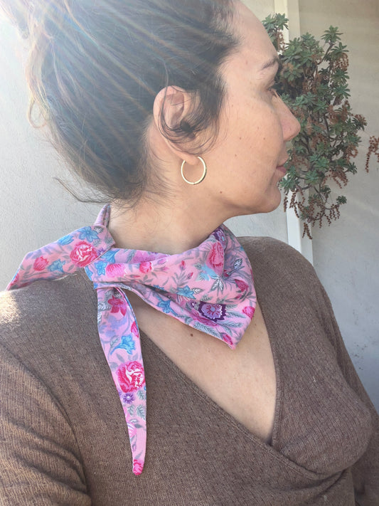 Foulard Vale in viscosa a fiori rosa
