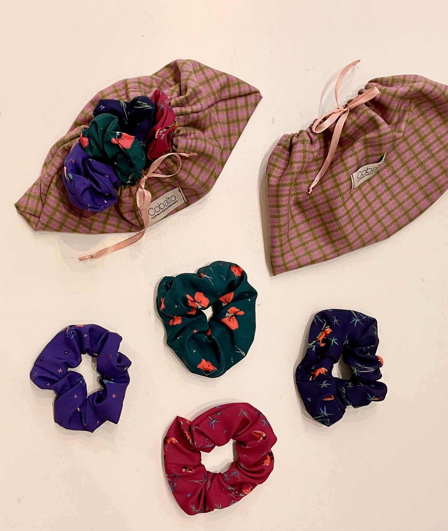 Set scrunchies illustrazioni Ilaria Urbinati