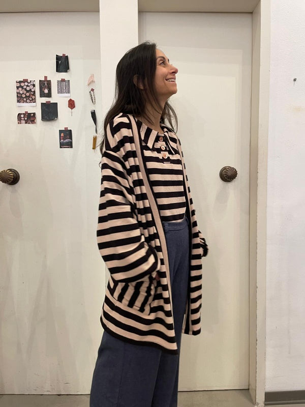 Maxi cardigan Anita a righe nere e cipria