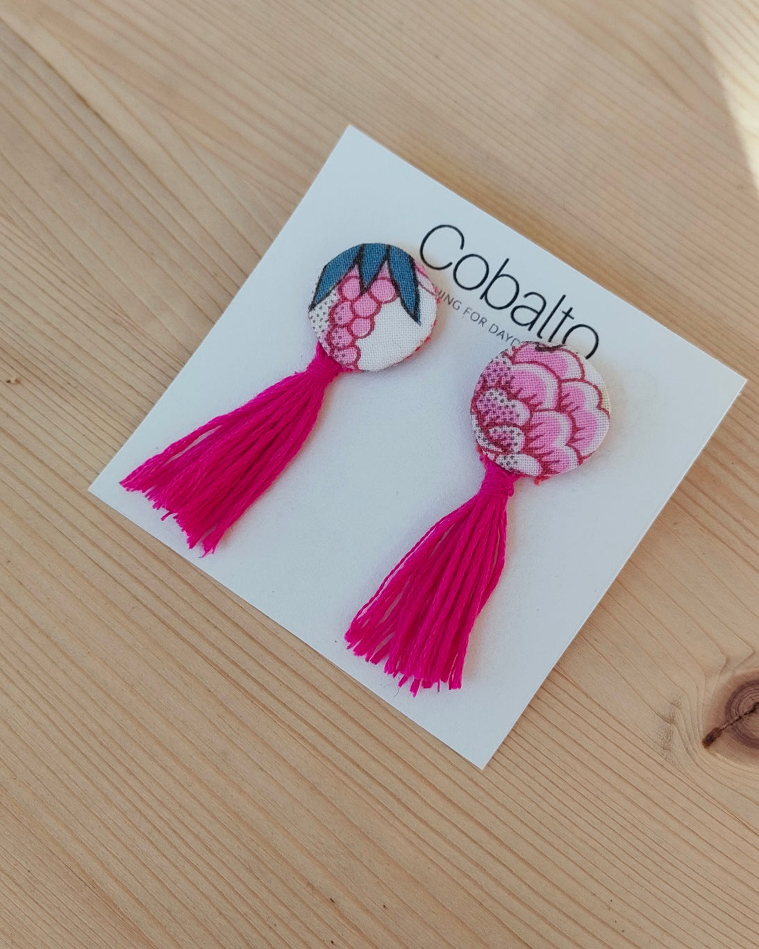 Orecchini Talismano nappina fuxia