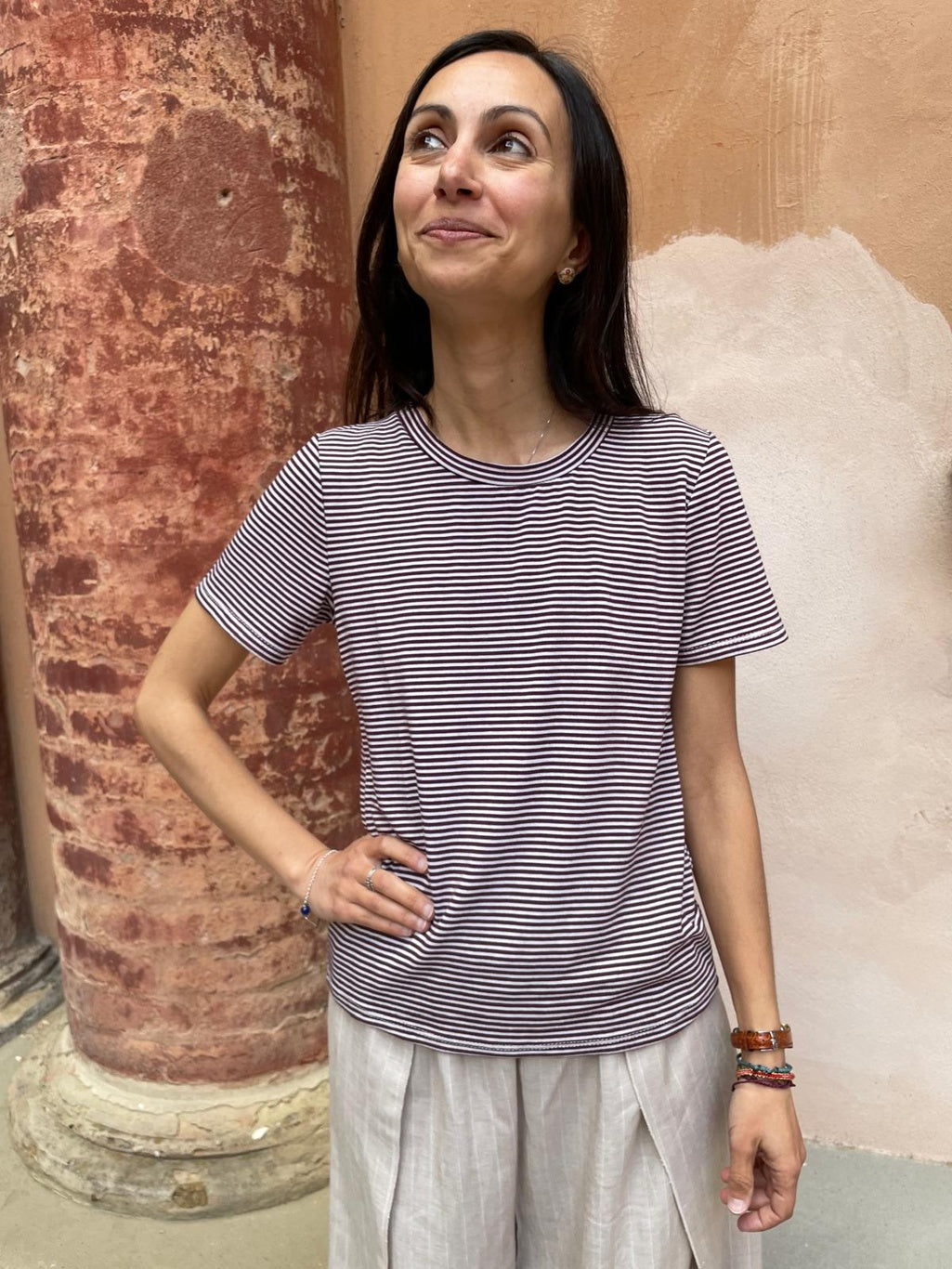 T-shirt righine bianco e viola